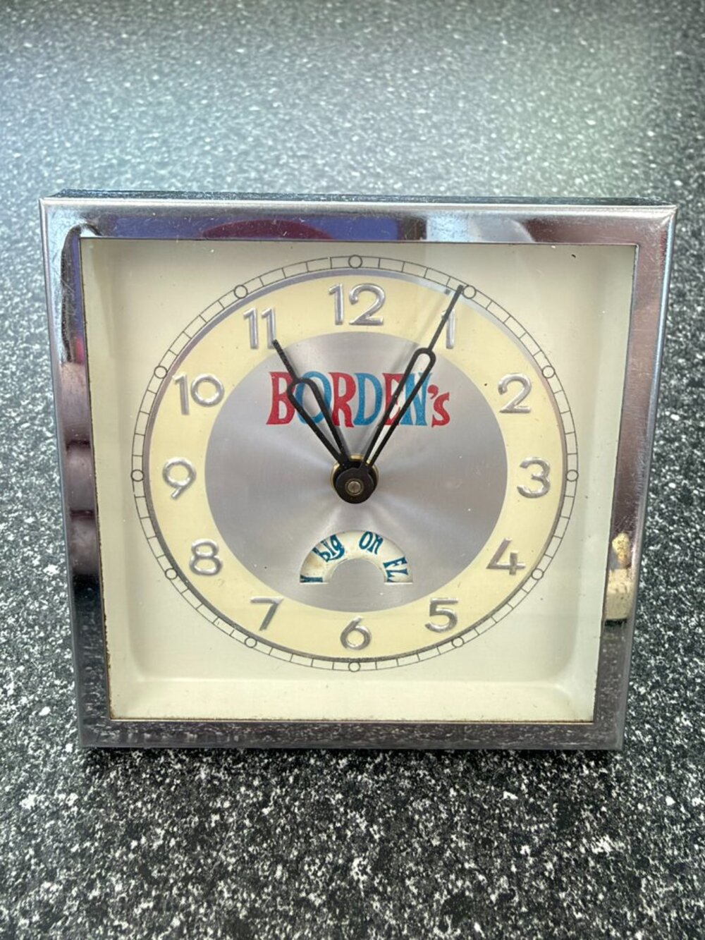 Vintage Borden’s Advertising Clock Made in Germany Mechanical Wind Up Dairy Coll